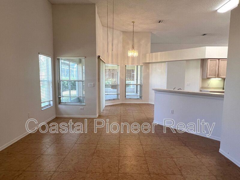 9007 Westbay Blvd - Photo 5 of 39