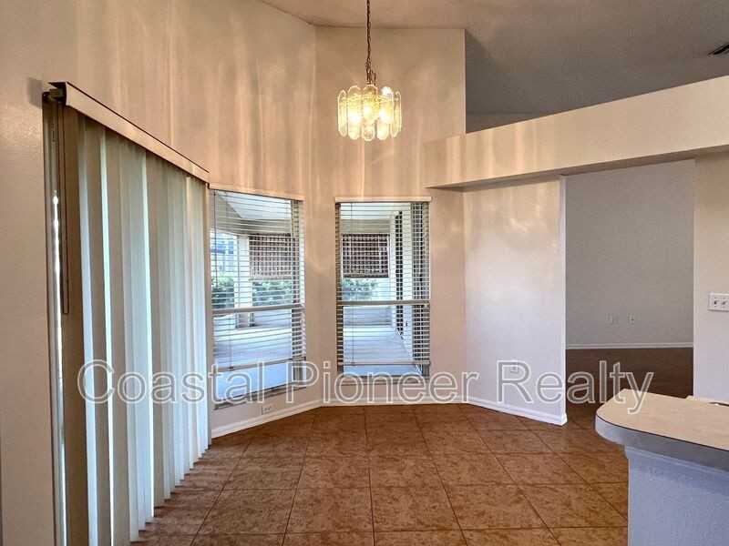 9007 Westbay Blvd - Photo 7 of 39