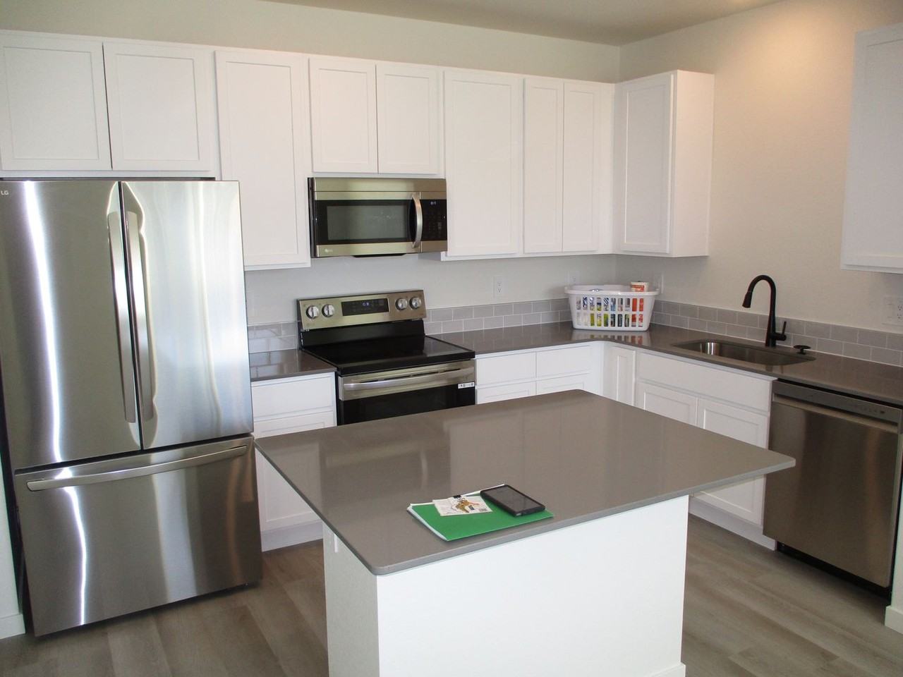 479 Condor Way - Photo 3 of 16