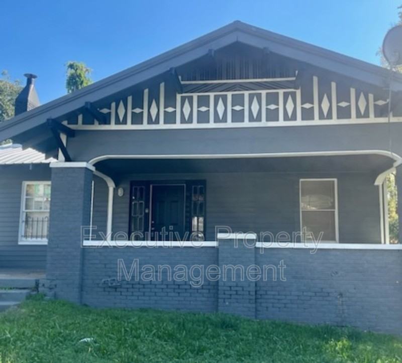 1611 15th Ave N - Photo 2 of 2