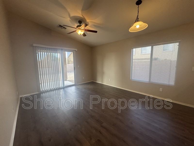 22661 W Mesquite Dr - Photo 3 of 14