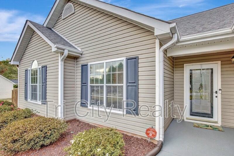 116 Suwanee Ct - Photo 3 of 50