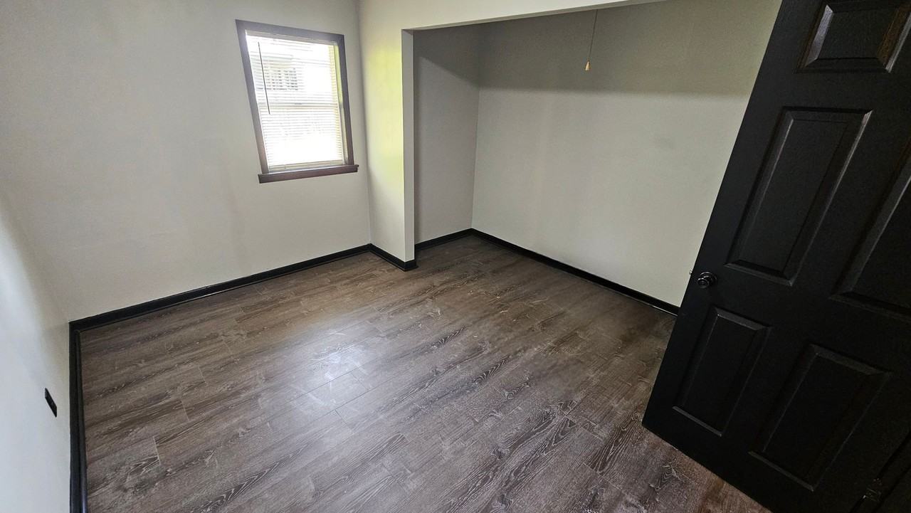 370 N Columbus St - Photo 2 of 6