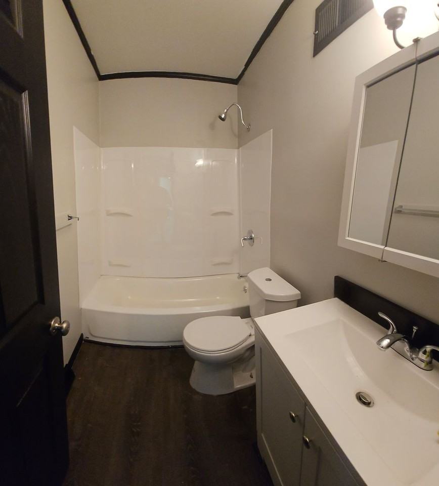 370 N Columbus St - Photo 3 of 6