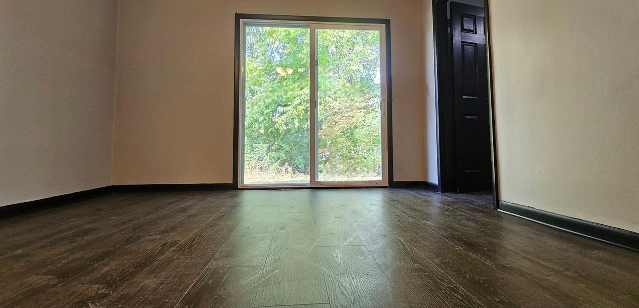 370 N Columbus St - Photo 4 of 6