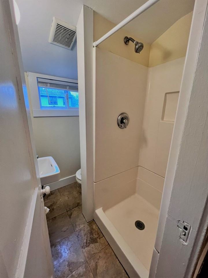 360-364 So. Winooski Ave - Photo 5 of 8