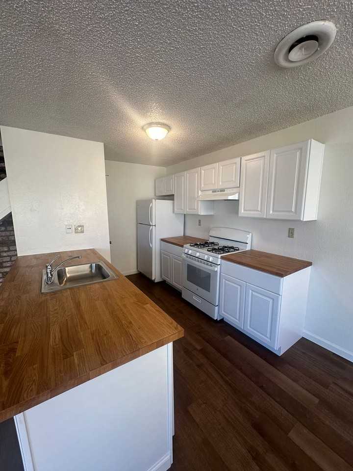 Zanetta Dr. (3057) - Photo 3 of 8