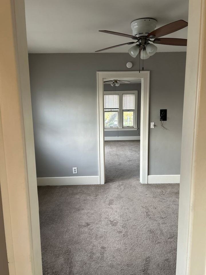 117 E 8th - Photo 2 of 6