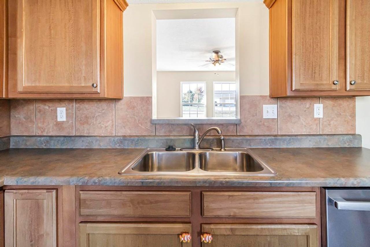 1011 Higgins St - Photo 6 of 21