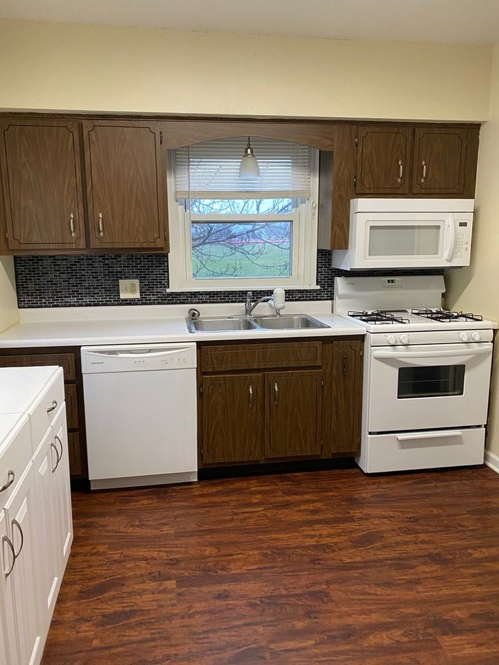 401 Joan Ave - Photo 3 of 25
