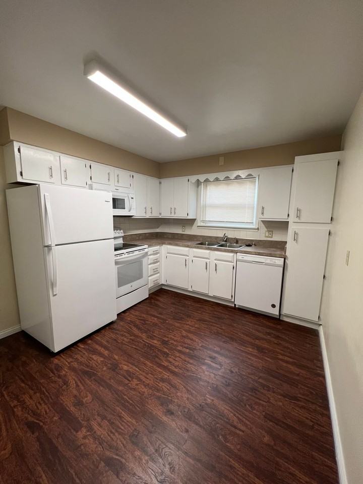 527 Hazel St - Photo 2 of 9