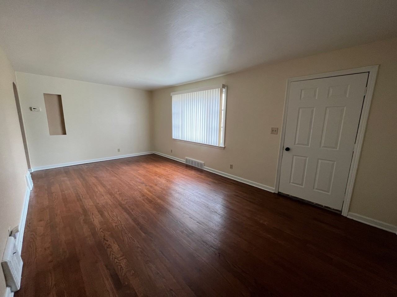 527 Hazel St - Photo 3 of 9