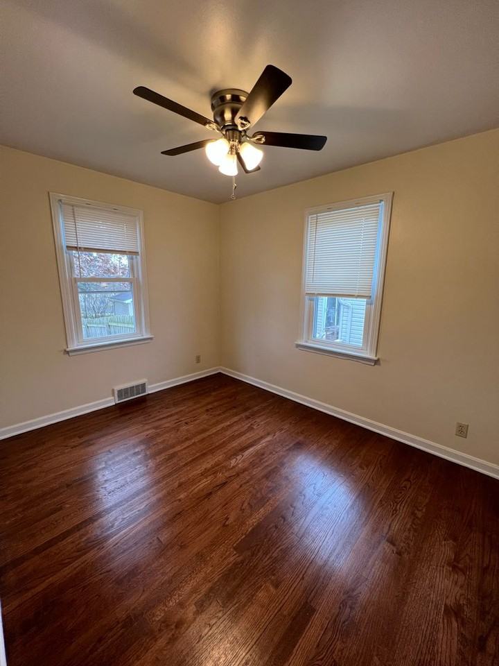 527 Hazel St - Photo 6 of 9