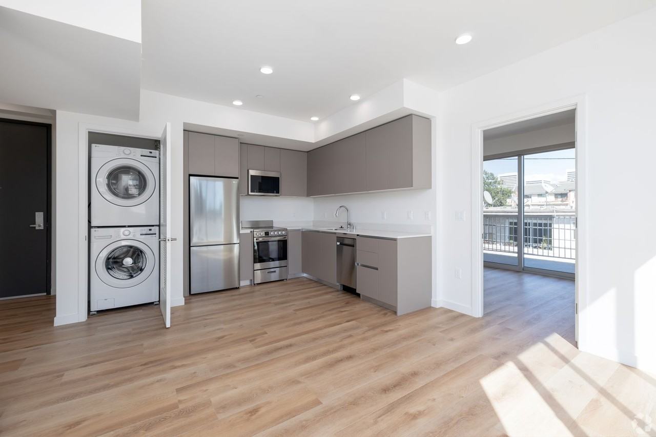 Federal Apartments - Photo 2 of 9