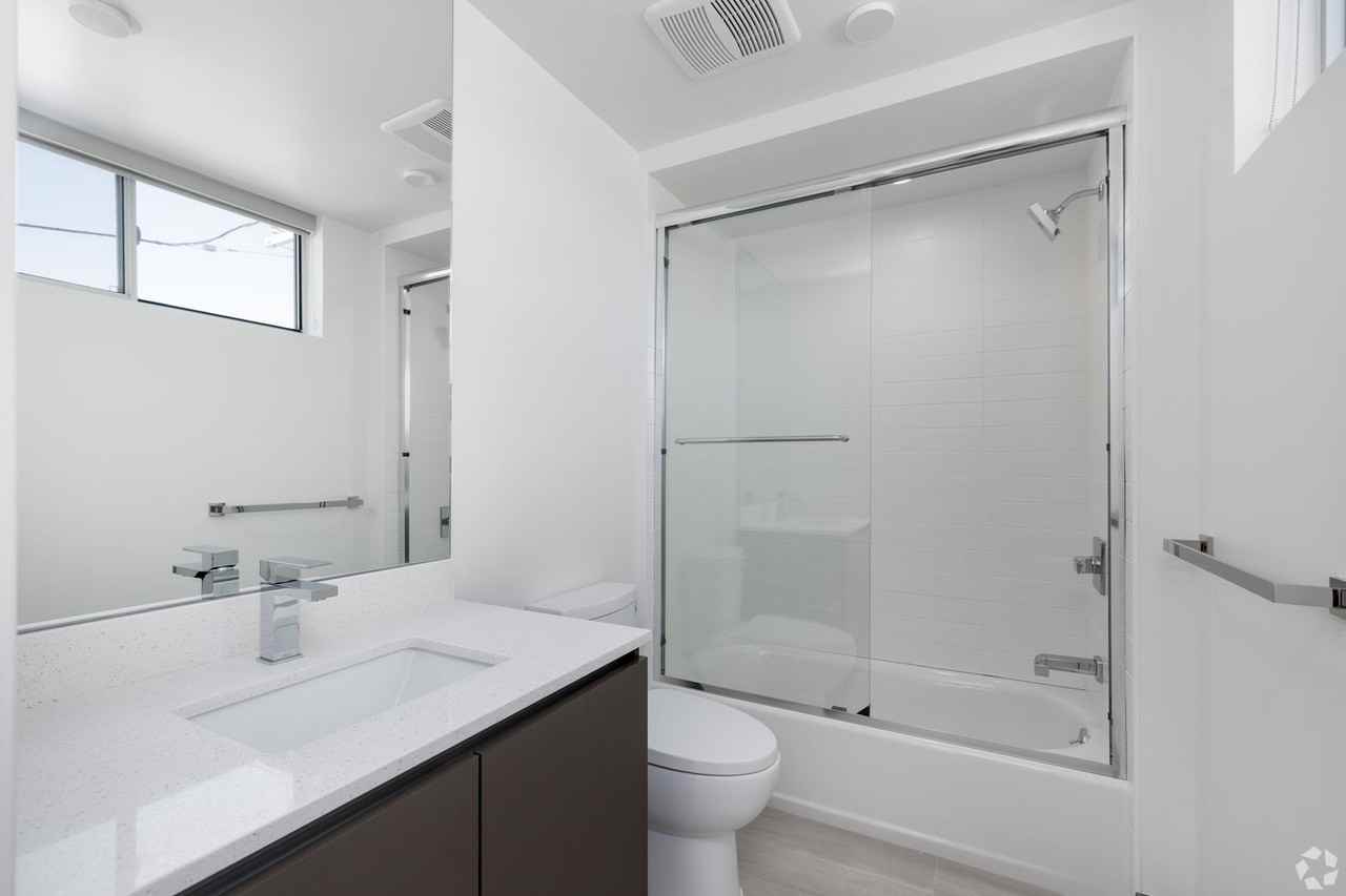 Federal Apartments - Photo 4 of 9