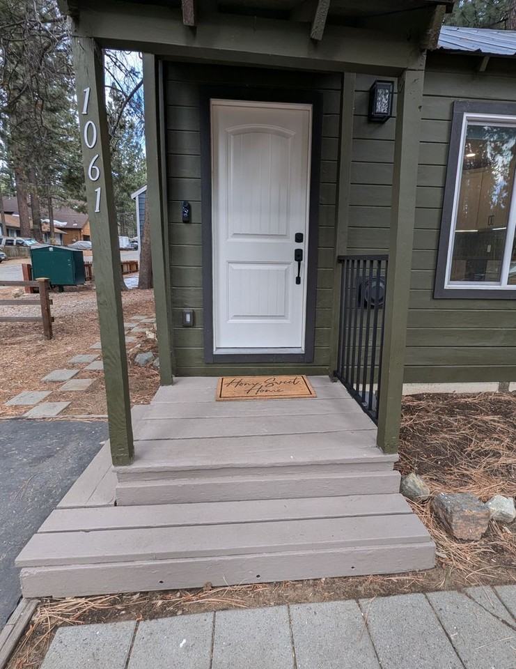 1061 Reno Ave - Photo 2 of 16