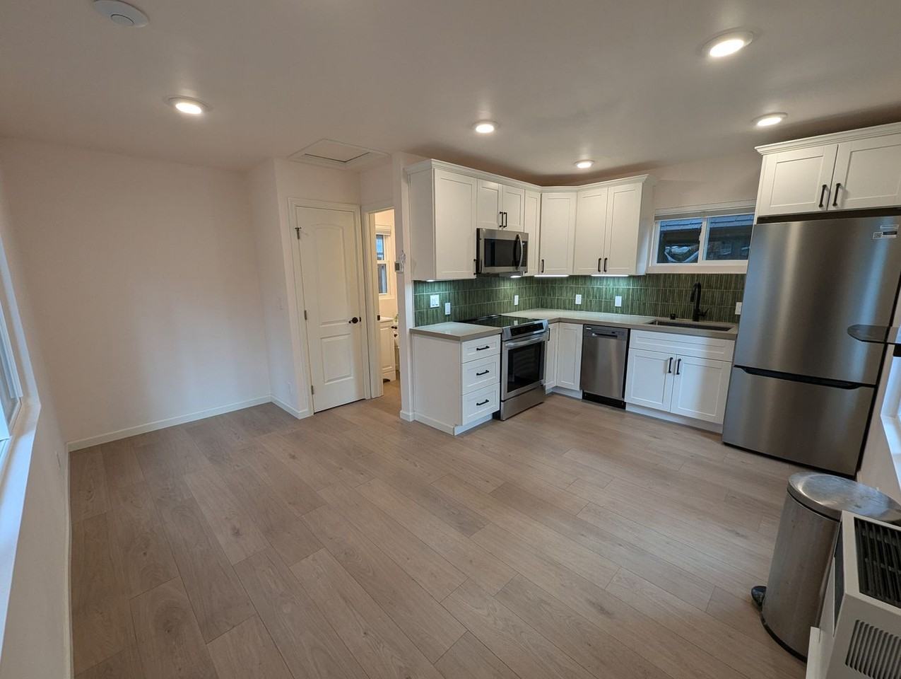 1061 Reno Ave - Photo 4 of 16