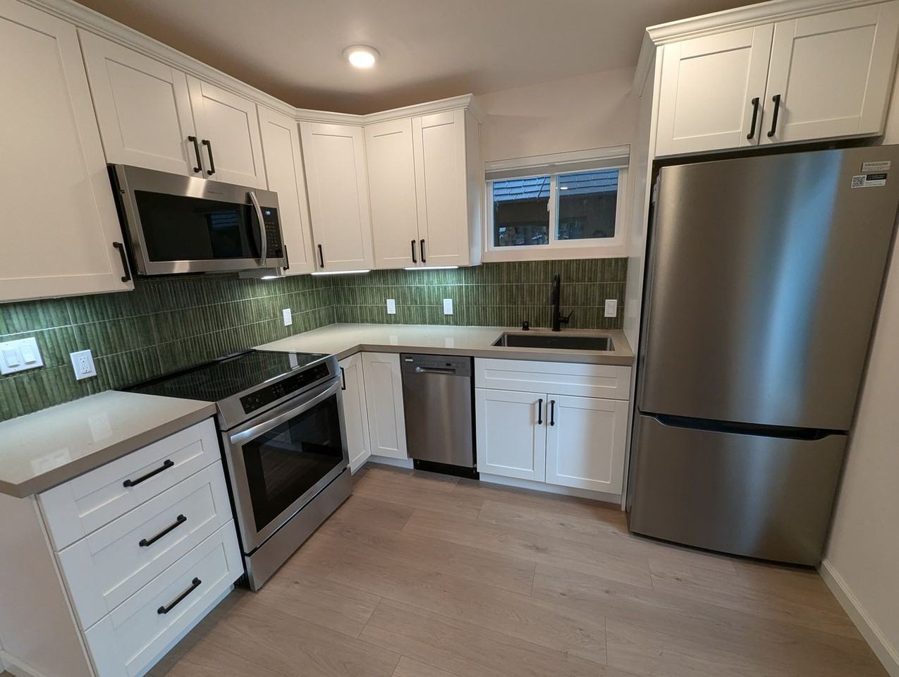 1061 Reno Ave - Photo 5 of 16