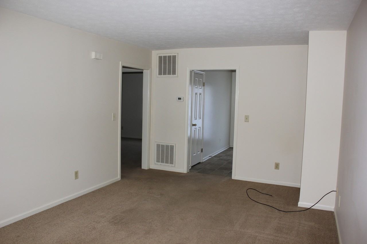 1641 S Burkwood Ct - Photo 2 of 16