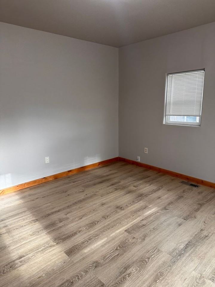 621 9th Ave S - Photo 4 of 14