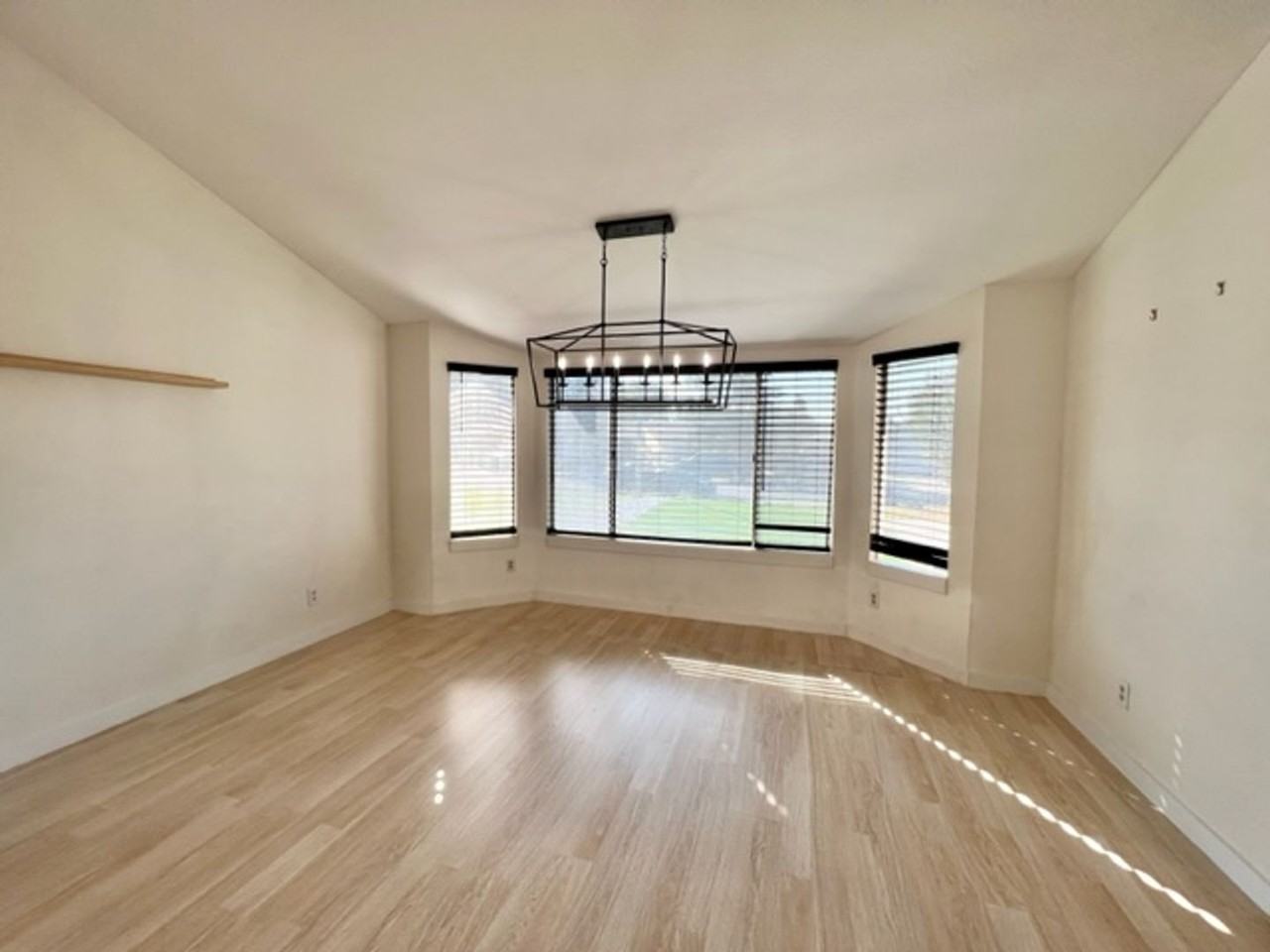 1125 Burlingame Ave - Photo 3 of 12