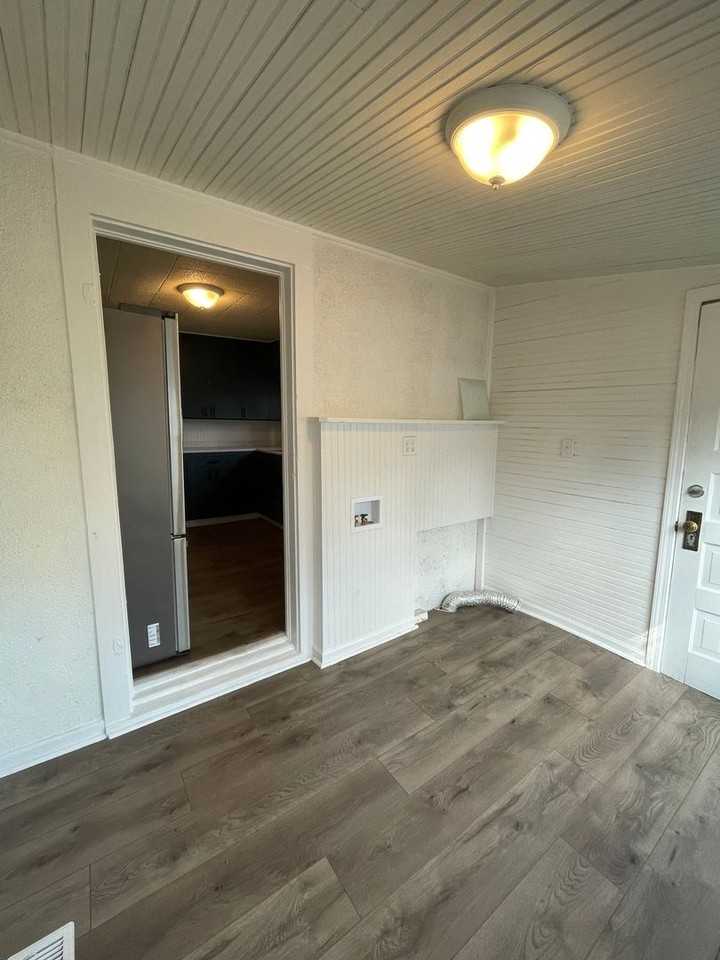 896 W 5th Ave - Photo 4 of 37