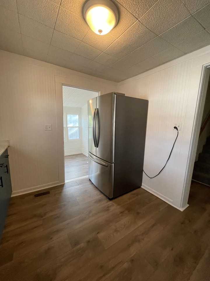 896 W 5th Ave - Photo 6 of 37