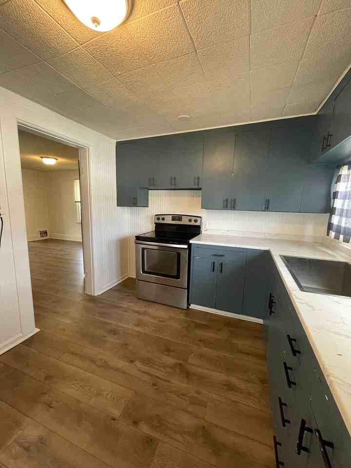 896 W 5th Ave - Photo 7 of 37