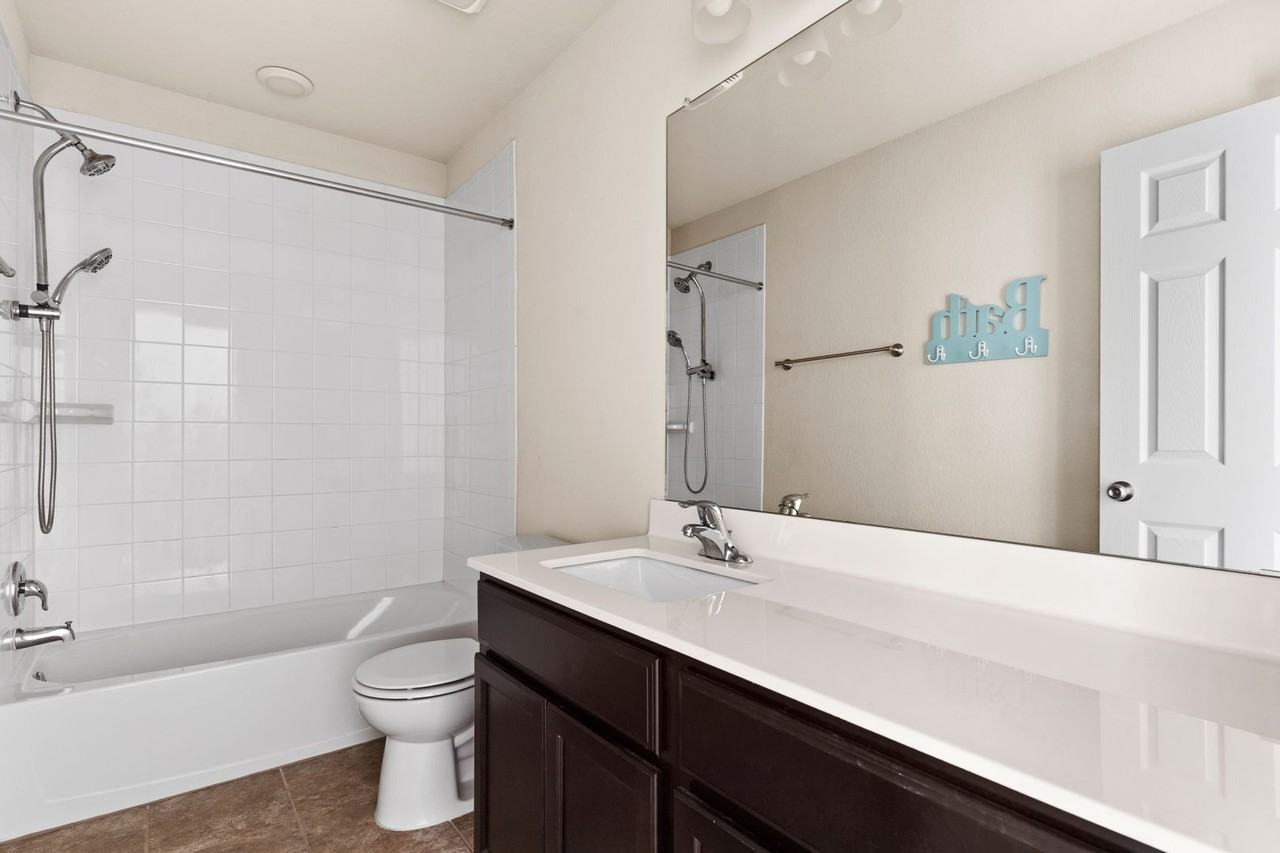 9406 Glynhill Ct - Photo 3 of 13