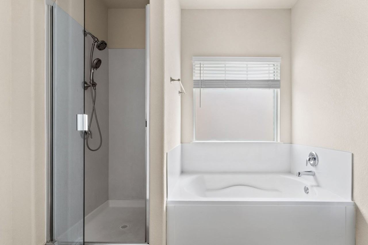 9406 Glynhill Ct - Photo 6 of 13