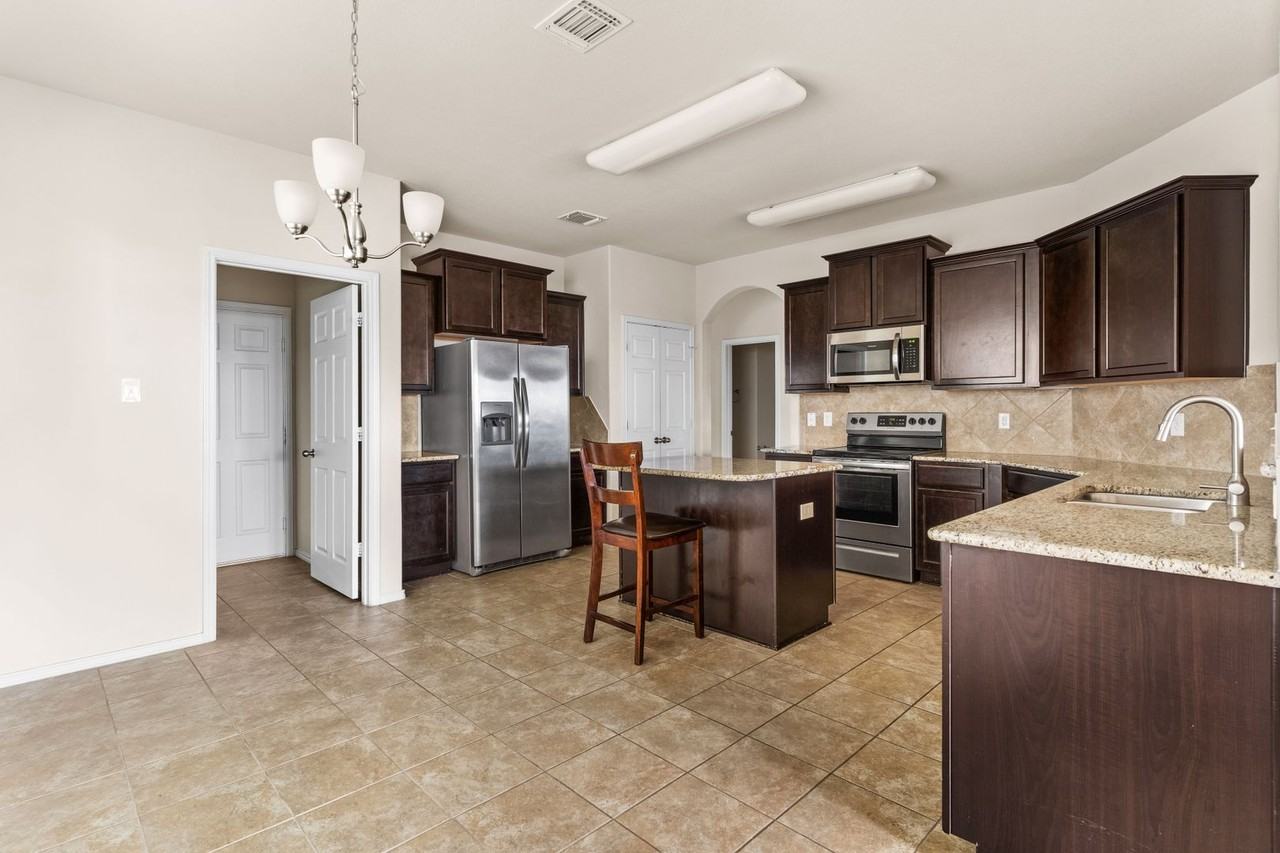 9406 Glynhill Ct - Photo 7 of 13