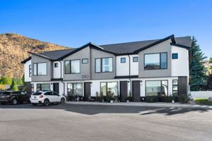 featured image of 1370 Woodside Blvd