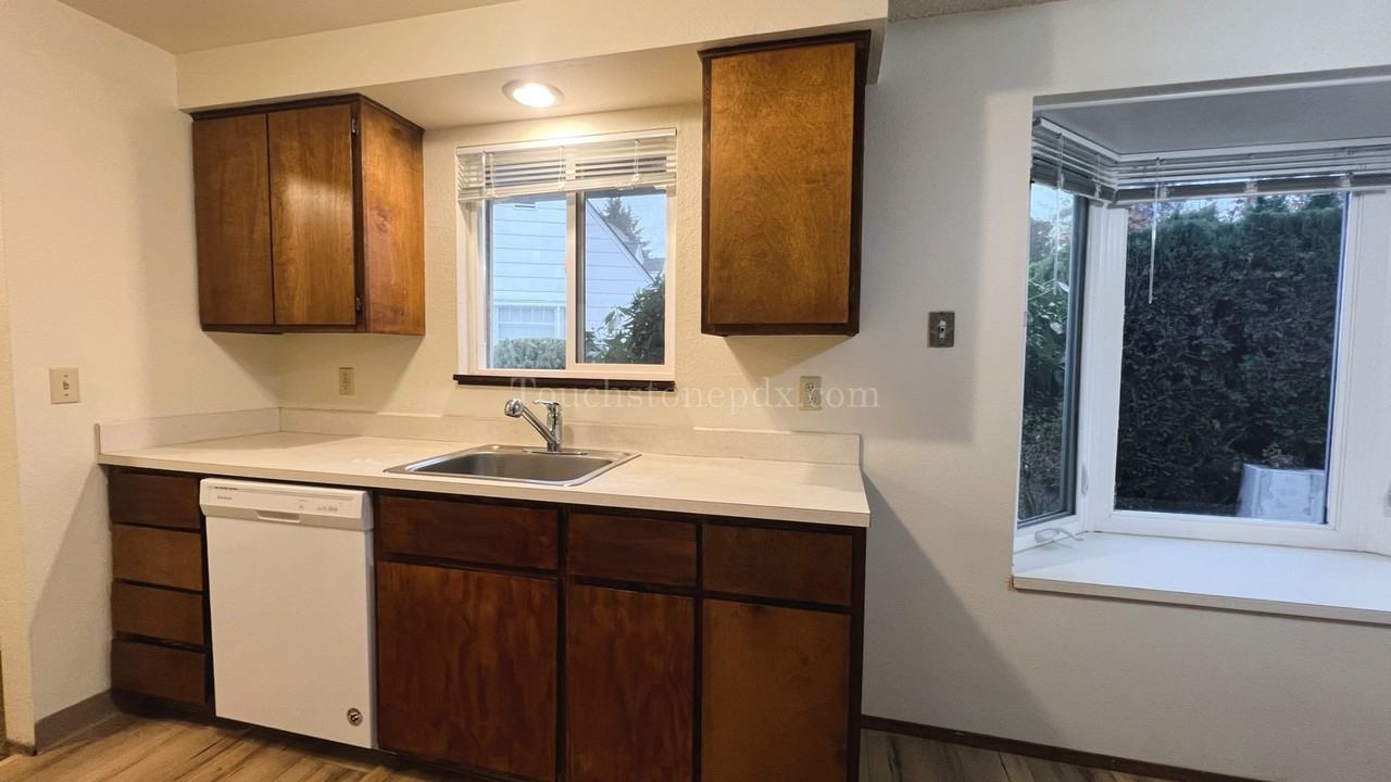 1403 Se 130th Ave - Photo 5 of 27