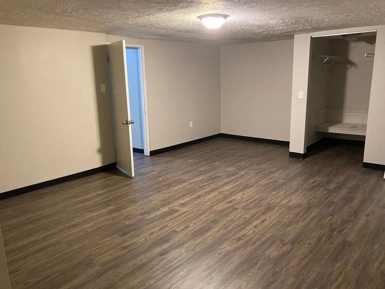 Regis Apartments - Photo 4 of 7