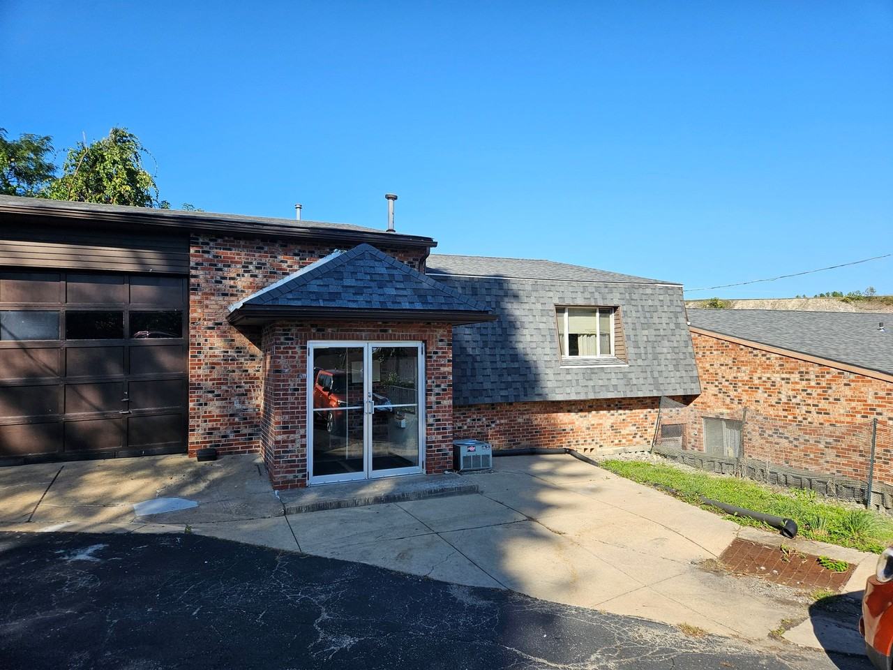 Regis Apartments - Photo 7 of 7