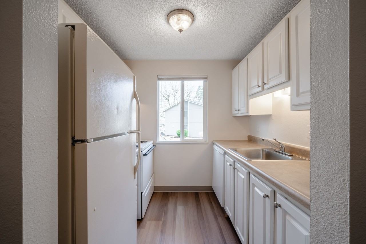 8748 North Columbia Boulevard - Photo 5 of 38