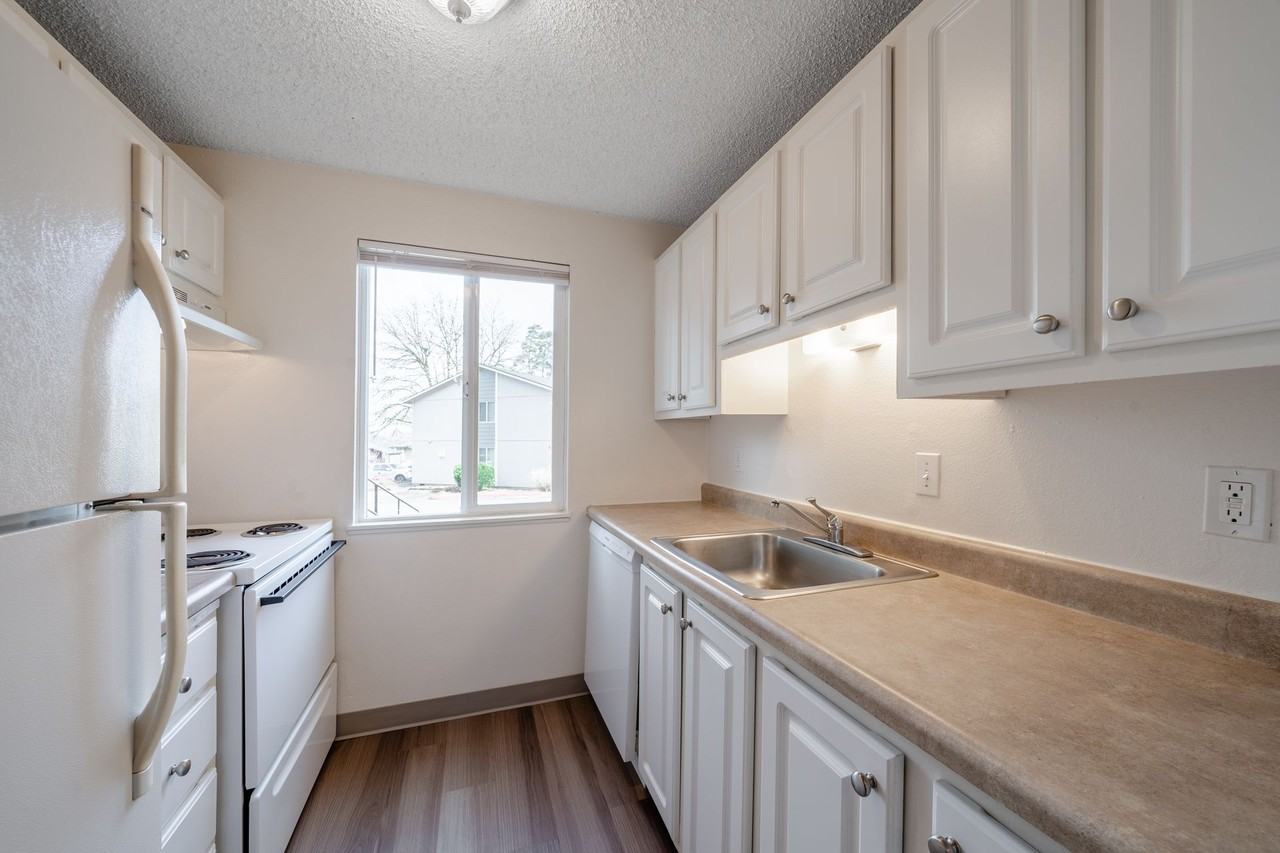 8748 North Columbia Boulevard - Photo 7 of 38