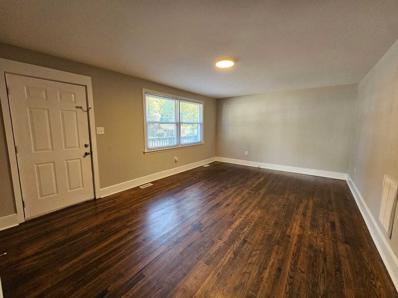 538 W Weatherspoon St - Photo 4 of 8