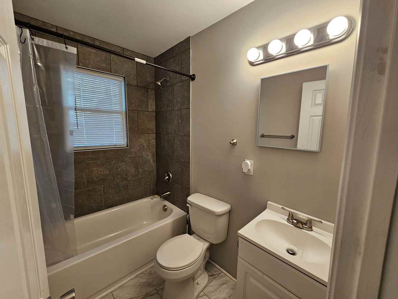 538 W Weatherspoon St - Photo 6 of 8