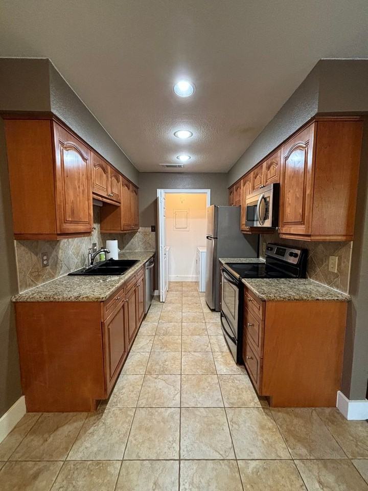 5638 Cedar Creek Dr - Photo 6 of 20