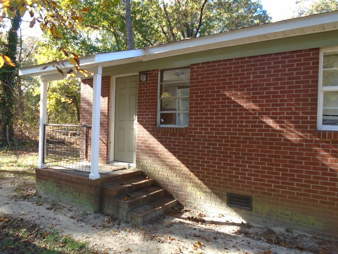 316 Old Shaw Rd - Photo 2 of 10