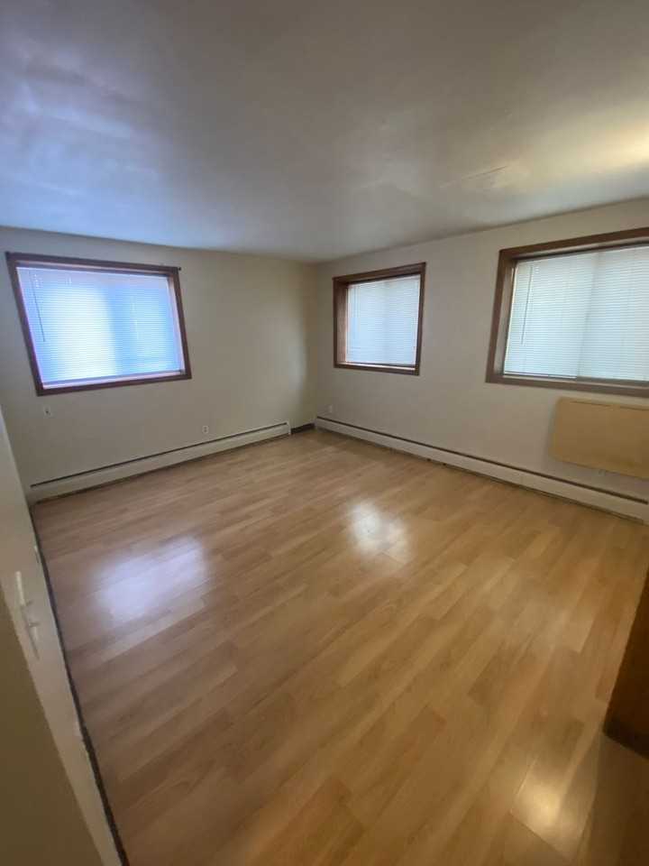 Girard - Photo 5 of 11