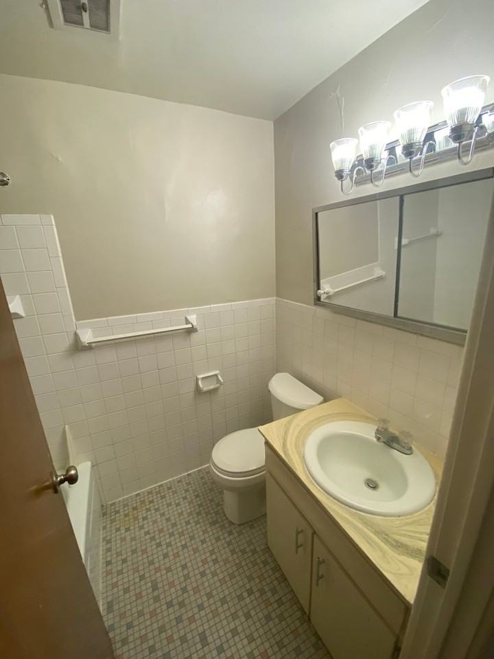 Girard - Photo 7 of 11