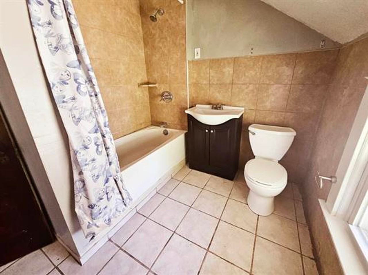 1207 Montague St - Photo 2 of 12