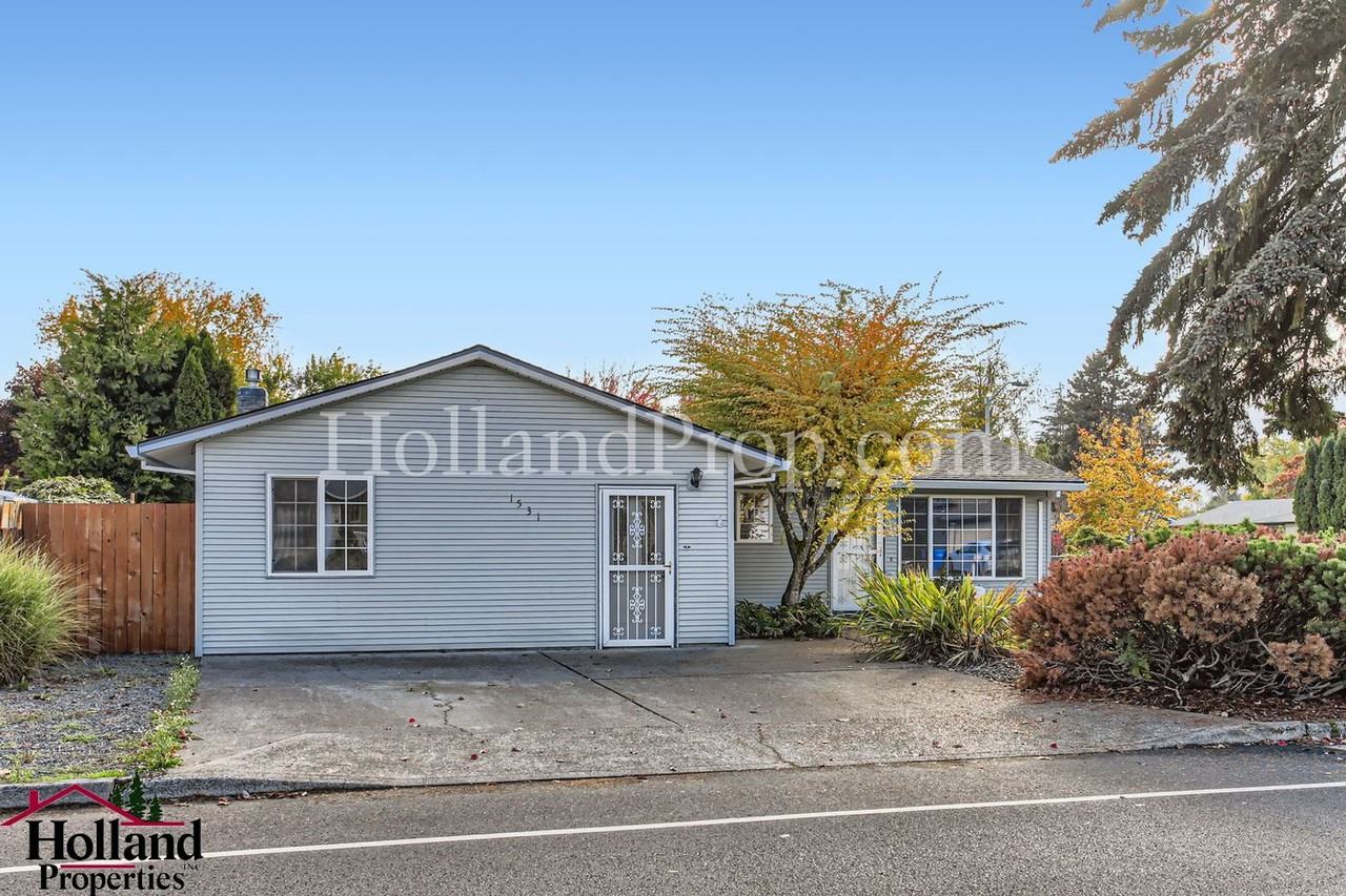1531 S Dogwood St - Photo 3 of 29