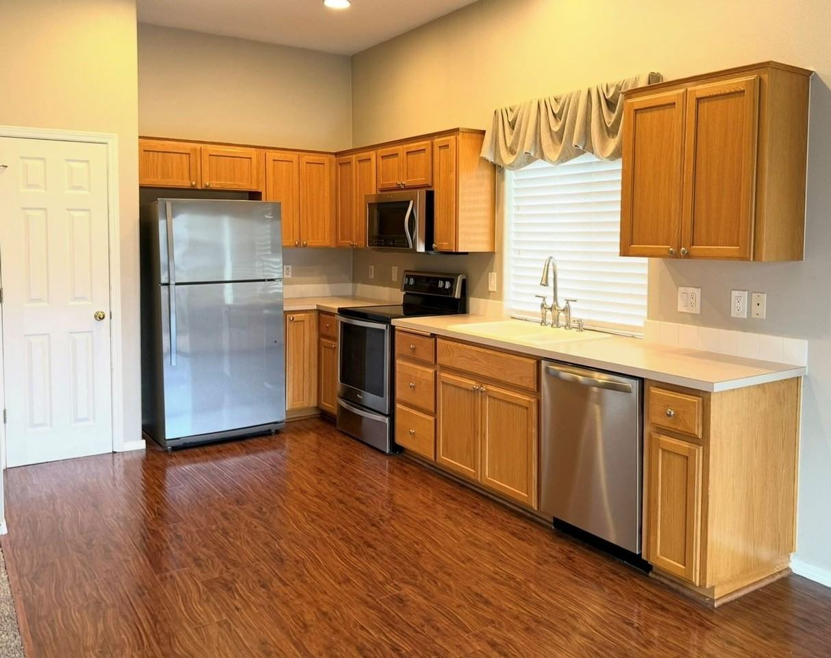 18237 Sw Swanstrom Dr - Photo 3 of 15