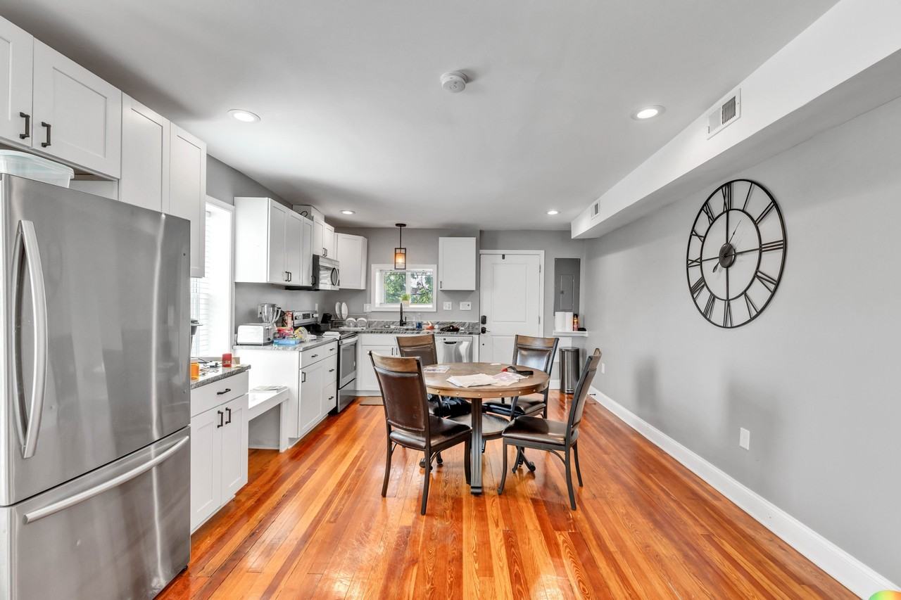 1700 North Broadway - Photo 2 of 18