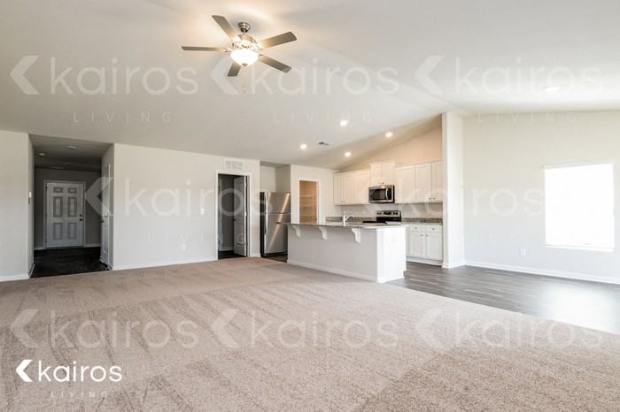 1112 Mission Grass Rd - Photo 2 of 15