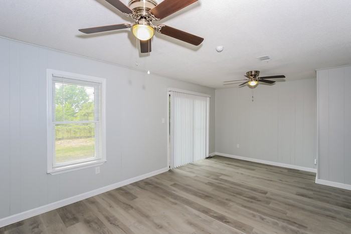 2310 Rockview Dr - Photo 3 of 11