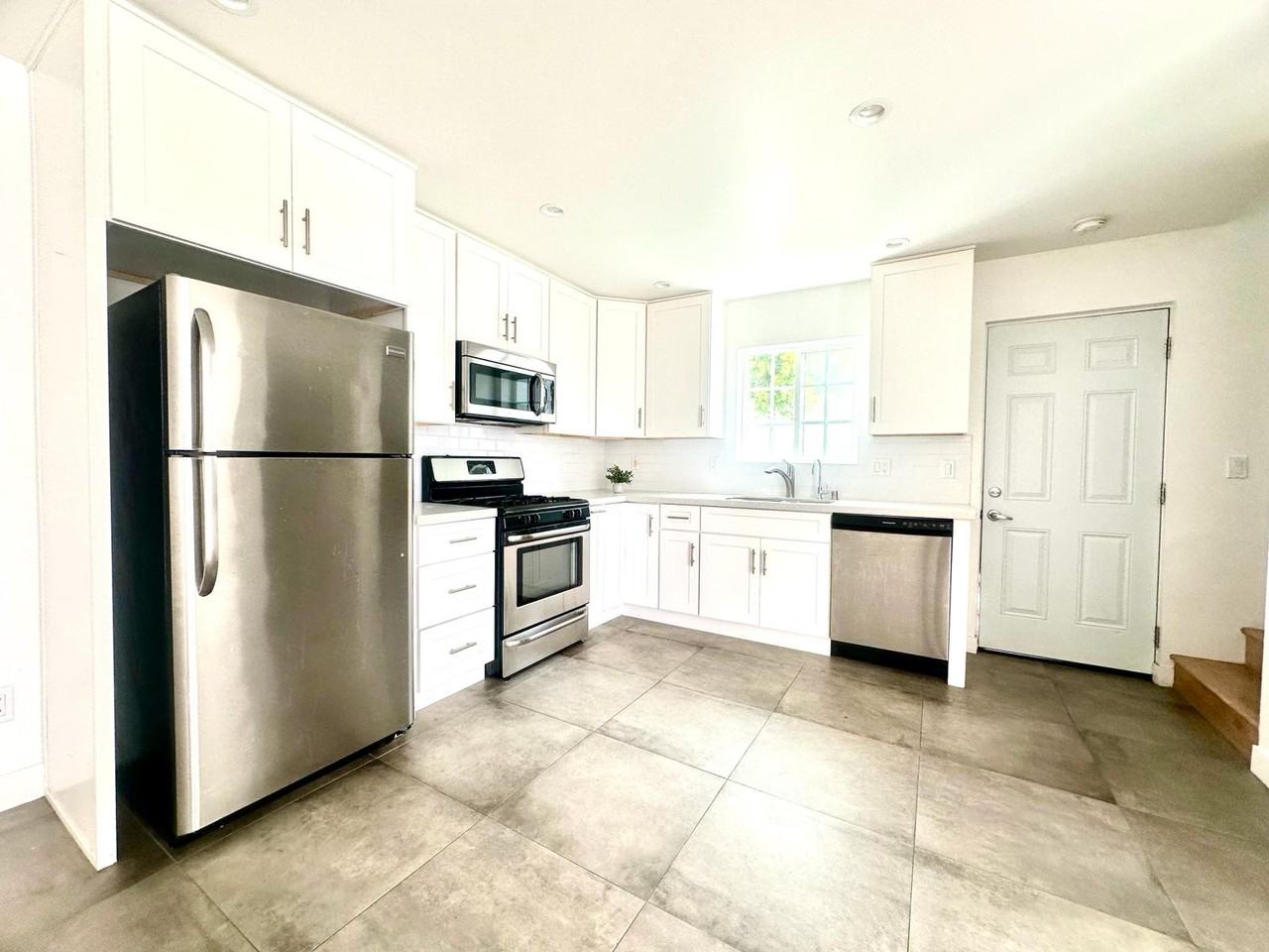 5754 Elmer Ave #C - Photo 3 of 28